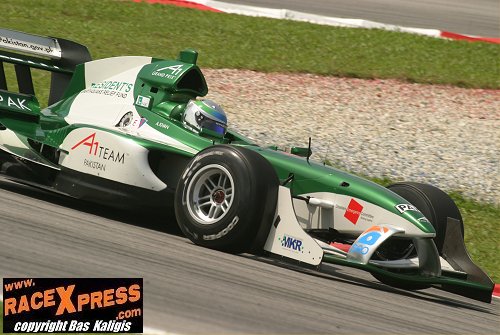 Adam Khan in actie voor A1 Team Pakistan